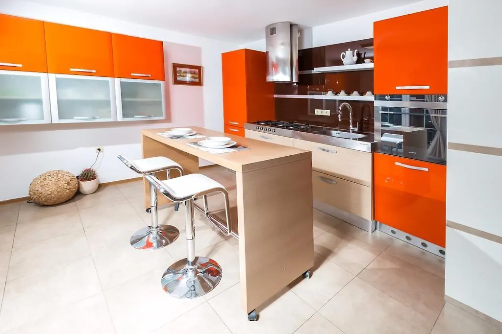 Angel'S Nest Apartment Komenda